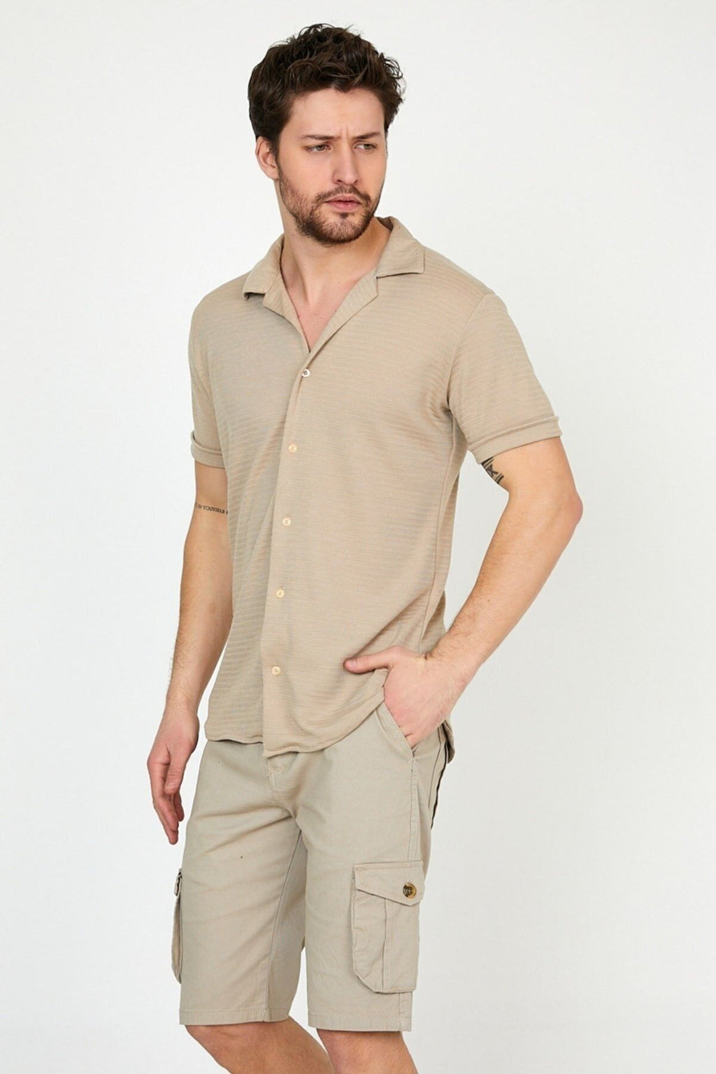 Erkek Gömlek Slim Fit Apaş Yaka Çizgi Desenli Kısa Kollu Gömlek Yazlık Gömlek