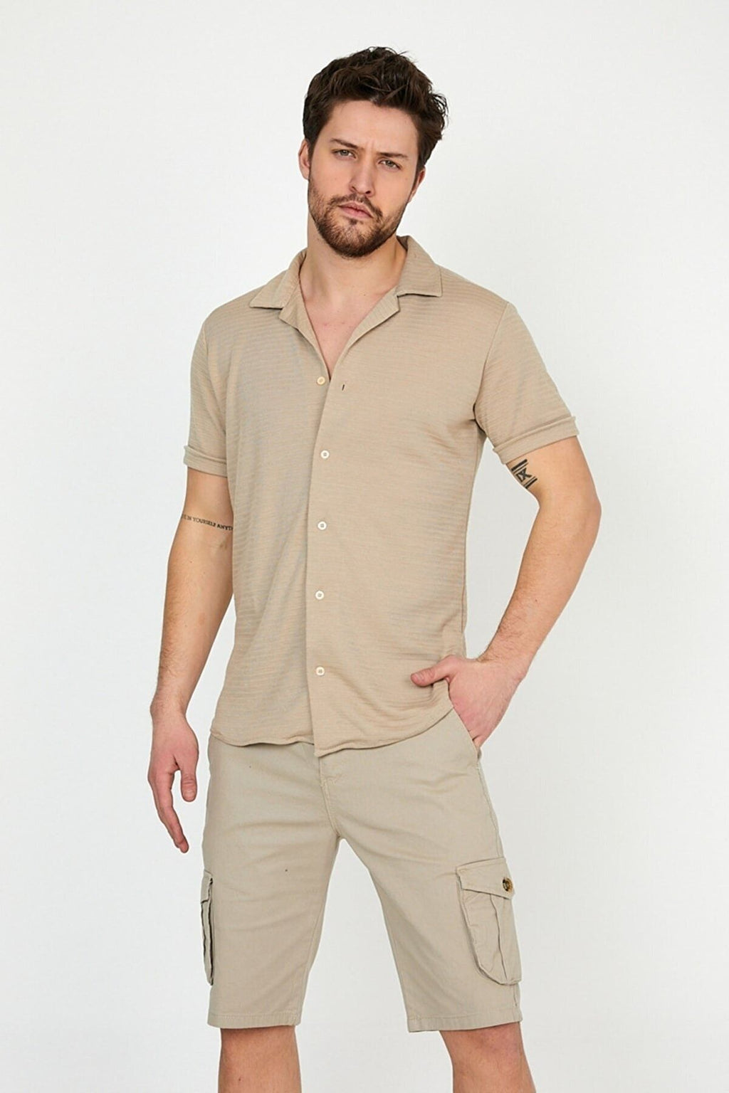 Erkek Gömlek Slim Fit Apaş Yaka Çizgi Desenli Kısa Kollu Gömlek Yazlık Gömlek